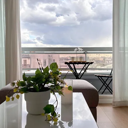Dans Le 19eme De Avec Vue Sur Toute La アパート