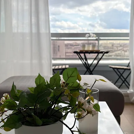 Apartment Dans Le 19eme De Avec Vue Sur Toute La Paris